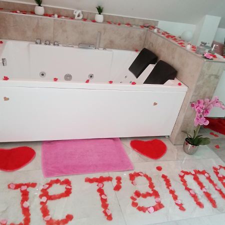 Studio Jacuzzi Au Centre Colmar Exterior photo