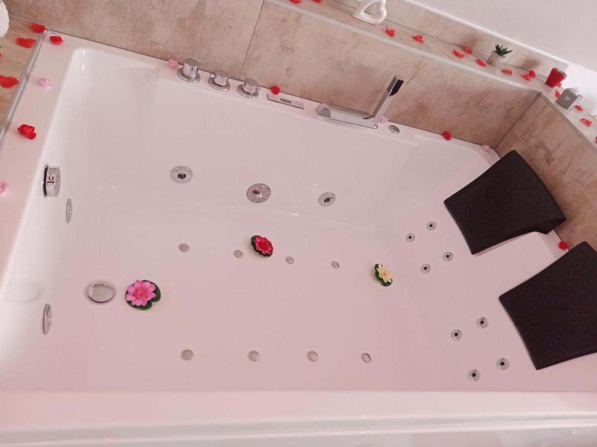 Studio Jacuzzi Au Centre Colmar Exterior photo